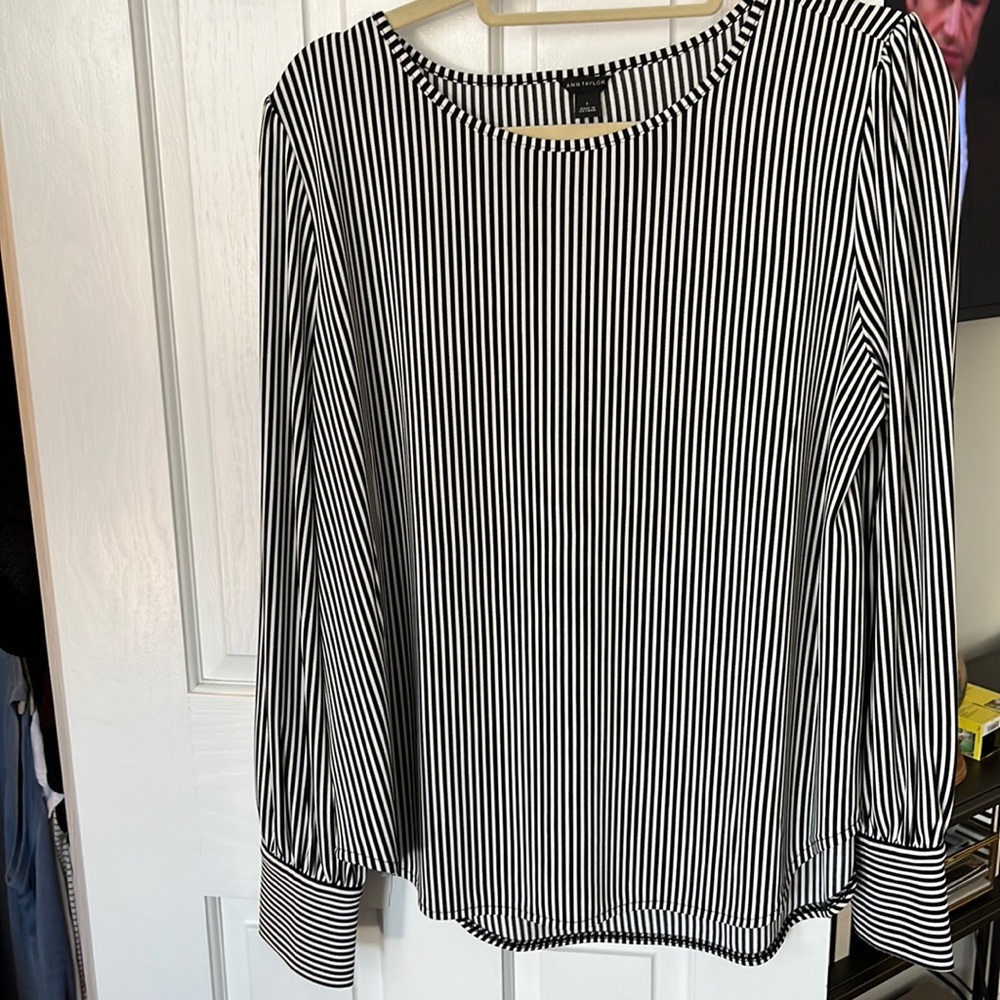 Ann Taylor black & white blouse, size large - so cute!